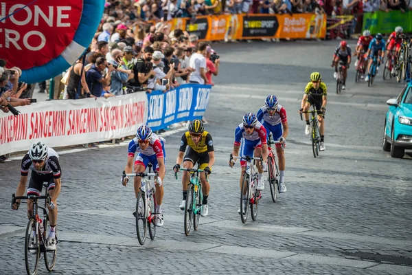 意大利 2018年5月27日 在罗马街头的职业骑自行车队在101版的转帐 意大利2018的最后阶段 — 图库照片