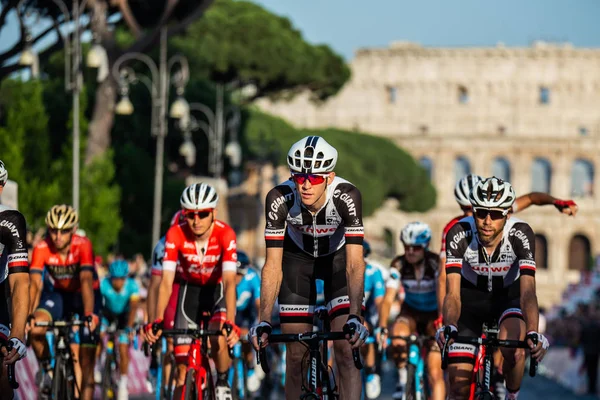 Roma Italia Mayo 2018 Grupo Ciclistas Profesionales Muy Cansados Pasan — Foto de Stock