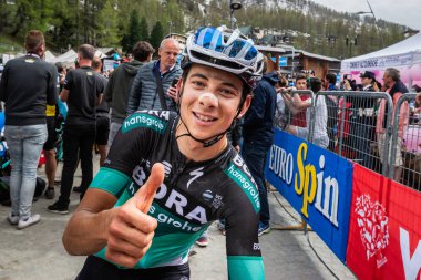 Cervinia, İtalya 26 Mayıs 2018: Davide Formolo, Bora Hansgrohe profesyonel ekibi, sonra Son'u İtalya Bisiklet turu 2018 Cervinia varış ile son dağ aşaması.