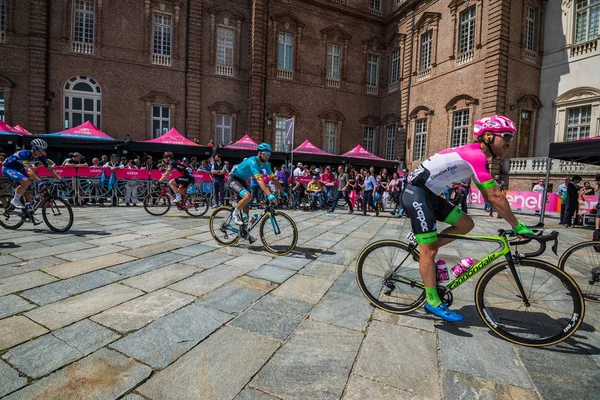 Venaria Reale Italia Mayo 2018 Ciclista Profesional Traslado Desde Autobús — Foto de Stock