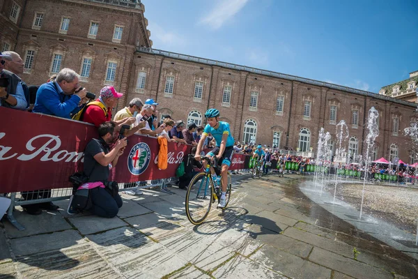 Venaria Reale Italia Mayo 2018 Ciclista Profesional Traslado Desde Autobús — Foto de Stock