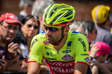 Venaria Reale, İtalya 25 Mayıs 2018: Profesyonel bisikletçi podyum imzalar önce İtalya 2018 Tur zor dağ aşaması için veri transferi.