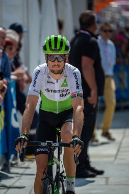 Venaria Reale, İtalya 25 Mayıs 2018: Profesyonel bisikletçi podyum imzalar önce İtalya 2018 Tur zor dağ aşaması için veri transferi.