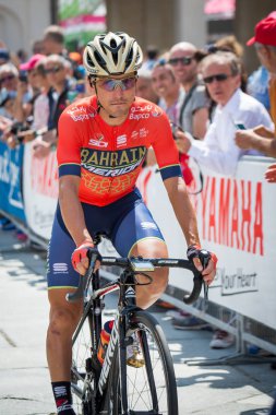 Venaria Reale, İtalya 25 Mayıs 2018: Profesyonel bisikletçi podyum imzalar önce İtalya 2018 Tur zor dağ aşaması için veri transferi.