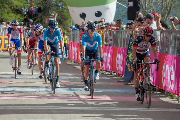 Bardonecchia Italy May 2018 Group Professional Cyclists Passes Fisinish Line — Stock Photo, Image