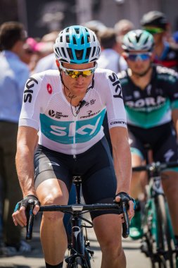 Abbiategrasso, İtalya 24 Mayıs 2018: Profesyonel bisikletçi podyum imzalar önce İtalya 2018 Tur zor dağ aşaması için veri transferi.