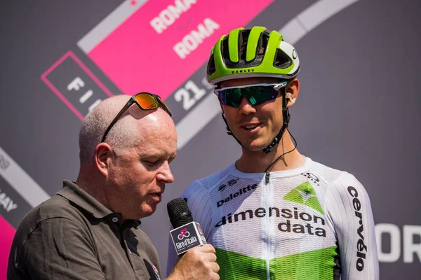 Prato Nevoso, İtalya 24 Mayıs 2018: Profesyonel bisikletçi röportajda sonra Tur İtalya 2018 Prato Nevoso varış ile en zor dağ aşaması sırasında.