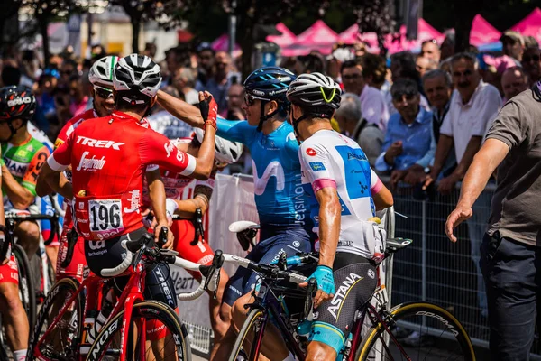 Abbiategrasso Italia Mayo 2018 Ciclistas Profesionales Primera Línea Esperando Inicio — Foto de Stock
