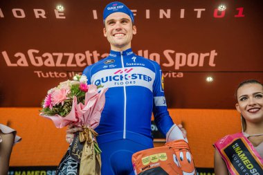 Nevoso Prato, İtalya 24 Mayıs 2018: Maximilian Schachmann, Quickstep takım, yorgunluk yok bitiş çizgisine geçer ve Prato Nevoso varış ile dağ etap kazandı.