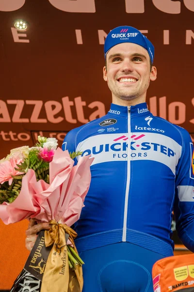 Nevoso Prato, İtalya 24 Mayıs 2018: Maximilian Schachmann, Quickstep takım, yorgunluk yok bitiş çizgisine geçer ve Prato Nevoso varış ile dağ etap kazandı.