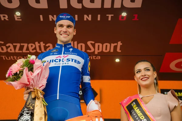 Nevoso Prato, İtalya 24 Mayıs 2018: Maximilian Schachmann, Quickstep takım, yorgunluk yok bitiş çizgisine geçer ve Prato Nevoso varış ile dağ etap kazandı.