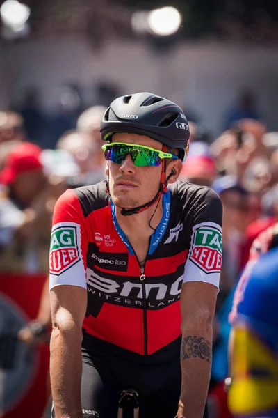 Abbiategrasso, İtalya 24 Mayıs 2018: Profesyonel bisikletçi podyum imzalar önce İtalya 2018 Tur zor dağ aşaması için veri transferi.