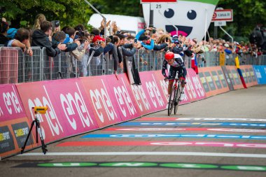 Rovereto, İtalya 22 Mayıs 2018: Profesyonel bisikletçi hattındaki bitiş saat deneme sahne alanı'nın Trento Rovereto, Tur, İtalya 2018 için.