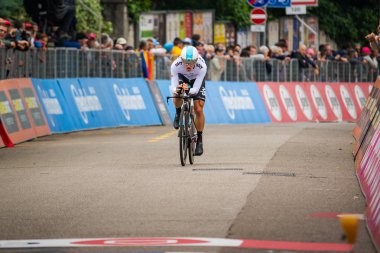 Rovereto, İtalya 22 Mayıs 2018: Profesyonel bisikletçi hattındaki bitiş saat deneme sahne alanı'nın Trento Rovereto, Tur, İtalya 2018 için.