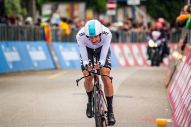 Rovereto, İtalya 22 Mayıs 2018: Profesyonel bisikletçi hattındaki bitiş saat deneme sahne alanı'nın Trento Rovereto, Tur, İtalya 2018 için.