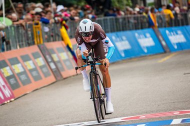 Rovereto, İtalya 22 Mayıs 2018: Profesyonel bisikletçi hattındaki bitiş saat deneme sahne alanı'nın Trento Rovereto, Tur, İtalya 2018 için.