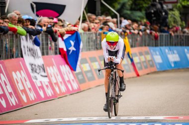 Rovereto, İtalya 22 Mayıs 2018: Profesyonel bisikletçi hattındaki bitiş saat deneme sahne alanı'nın Trento Rovereto, Tur, İtalya 2018 için.