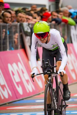 Rovereto, İtalya 22 Mayıs 2018: Profesyonel bisikletçi hattındaki bitiş saat deneme sahne alanı'nın Trento Rovereto, Tur, İtalya 2018 için.