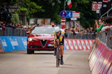 Rovereto, İtalya 22 Mayıs 2018: Profesyonel bisikletçi hattındaki bitiş saat deneme sahne alanı'nın Trento Rovereto, Tur, İtalya 2018 için.