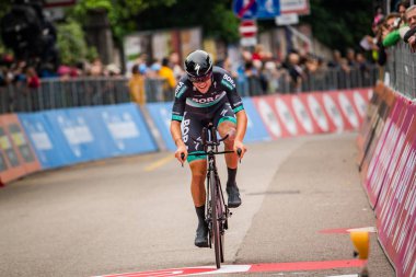 Rovereto, İtalya 22 Mayıs 2018: Profesyonel bisikletçi hattındaki bitiş saat deneme sahne alanı'nın Trento Rovereto, Tur, İtalya 2018 için.