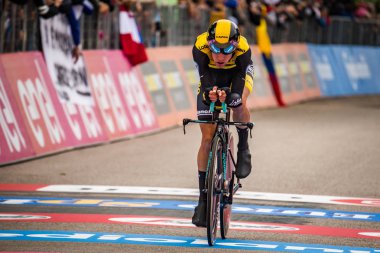 Rovereto, İtalya 22 Mayıs 2018: Profesyonel bisikletçi hattındaki bitiş saat deneme sahne alanı'nın Trento Rovereto, Tur, İtalya 2018 için.