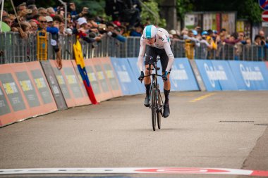 Rovereto, İtalya 22 Mayıs 2018: Chris, Froome, gökyüzü takım, bitiş çizgisine saat deneme sahne alanı'nın Trento üzerinden Rovereto, Tur, İtalya 2018.
