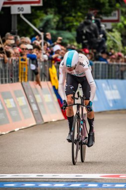 Rovereto, İtalya 22 Mayıs 2018: Chris, Froome, gökyüzü takım, bitiş çizgisine saat deneme sahne alanı'nın Trento üzerinden Rovereto, Tur, İtalya 2018.