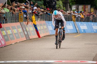 Rovereto, İtalya 22 Mayıs 2018: Chris, Froome, gökyüzü takım, bitiş çizgisine saat deneme sahne alanı'nın Trento üzerinden Rovereto, Tur, İtalya 2018.