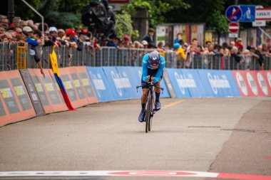 Rovereto, İtalya 22 Mayıs 2018: Profesyonel bisikletçi hattındaki bitiş saat deneme sahne alanı'nın Trento Rovereto, Tur, İtalya 2018 için.
