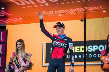 Rovereto, İtalya 22 Mayıs 2018: Rohan Dennis, Bmc ekibi, Rovereto, İtalya Bisiklet turu 2018 Trento podyum gün deneme süre sonra zafer kutluyor..