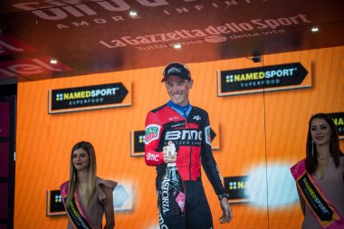 Rovereto, İtalya 22 Mayıs 2018: Rohan Dennis, Bmc ekibi, Rovereto, İtalya Bisiklet turu 2018 Trento podyum gün deneme süre sonra zafer kutluyor..