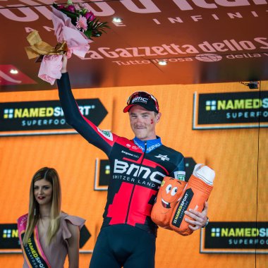Rovereto, İtalya 22 Mayıs 2018: Rohan Dennis, Bmc ekibi, Rovereto, İtalya Bisiklet turu 2018 Trento podyum gün deneme süre sonra zafer kutluyor..