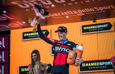 Rovereto, İtalya 22 Mayıs 2018: Rohan Dennis, Bmc ekibi, Rovereto, İtalya Bisiklet turu 2018 Trento podyum gün deneme süre sonra zafer kutluyor..