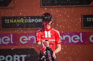 Verona, İtalya 2 Haziran 2019: Chad Haga, Sunweb Team, Verona Arena'da 21 günlük zorlu rekabetin ardından İtalya Turu'nun son etabının zaferini kutluyor.