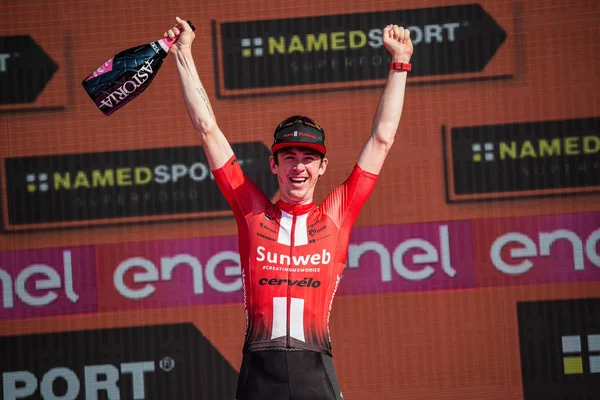 Verona, İtalya 2 Haziran 2019: Chad Haga, Sunweb Team, Verona Arena'da 21 günlük zorlu rekabetin ardından İtalya Turu'nun son etabının zaferini kutluyor.