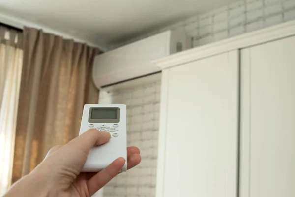 air conditioning, temperature control with remote control, cooling.