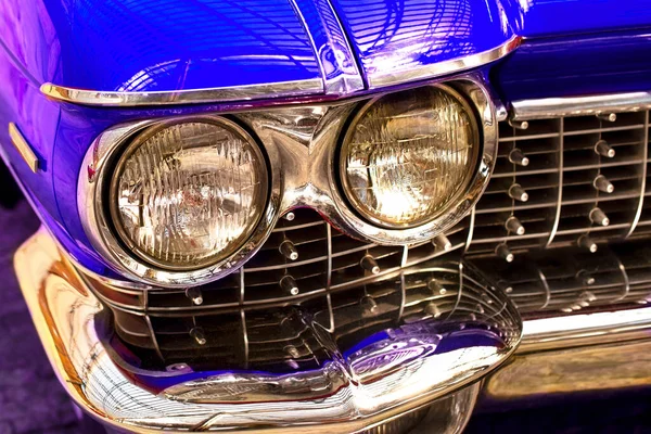 Vintage Classic Retro Car Beautiful Pink Auto Front View — Stock Photo, Image