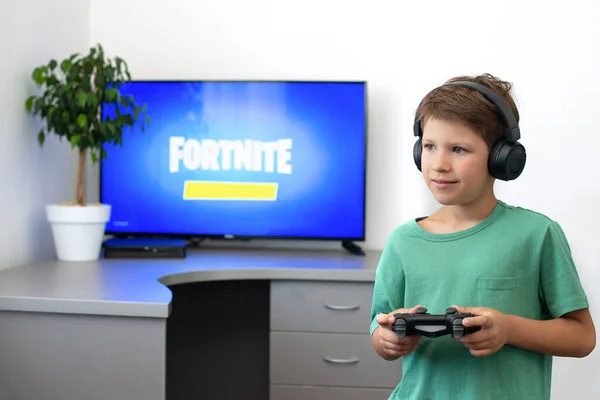 Adolescente Juega Juego Ordenador Con Auriculares Joystick Consola Juegos —  Fotos de Stock