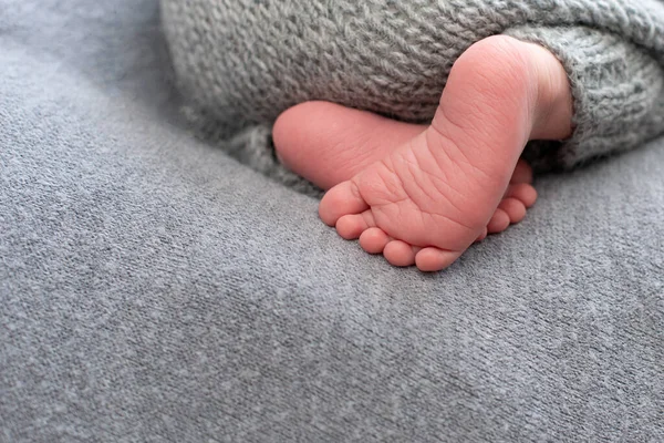 Newborn Baby Feet Motherhood Mother Day Concept Selective Focus — Stock Photo, Image