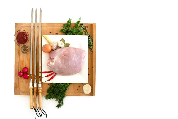 Syrové krůtí maso, filet na pečení na špejlích. Příprava na grilování. ingredience — Stock fotografie