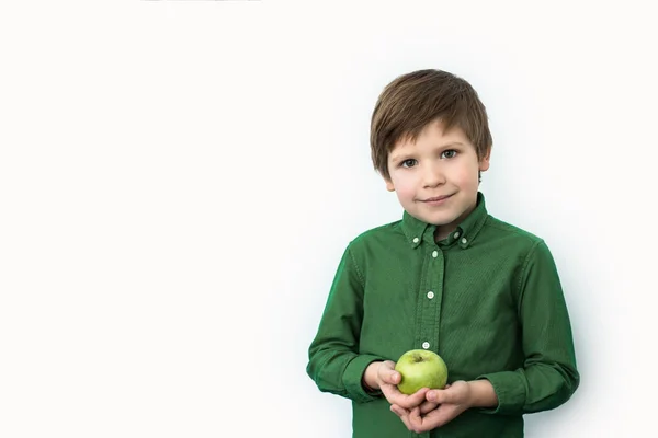 Garcon Tient Une Pomme Verte Dans Ses Mains Emotions Je N Aime Pas Amusant Stock Photo