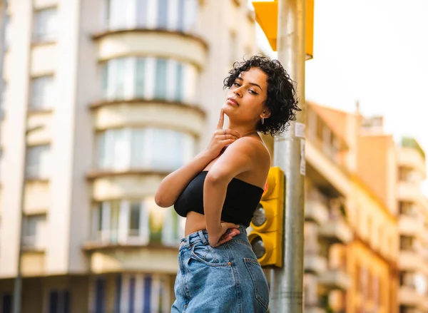 Brazilian Woman Headphones Street Woman Sitting Roof Modern Building Background — Stock Photo, Image