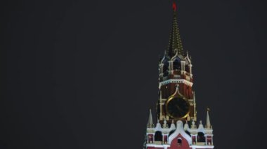 Kremlin Chimes ve Kremlin duvarı, Kızıl Yıldız, yakın, gece, hiçbir insan