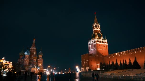 Kremlin Praça Vermelha Relógio Muro do Kremlin, Catedral de São Basílio, feira tradicional — Vídeo de Stock