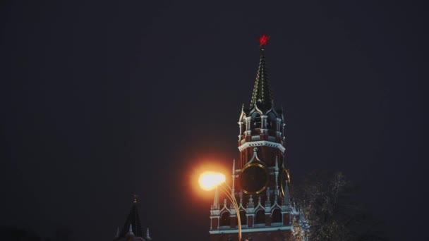 Kremlin Chimes e Catedral de São Basílio na Praça Vermelha, símbolos do país — Vídeo de Stock