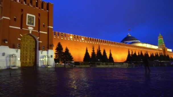 Plaza Roja panorama Reloj del Kremlin Muralla, Catedral de San Basilio, mausoleo, feria — Vídeo de stock