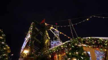 Kırmızı kare geleneksel Rus yeni yıl Fuarı, Noel süslemeleri