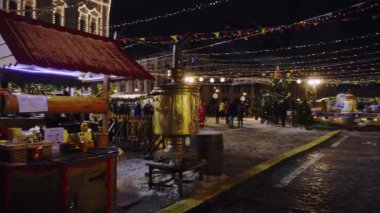 Kızıl Meydan, Noel ağaçları, Noel süsleri, semaver üzerinde geleneksel Fuarı