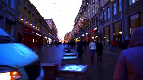 Spacer po centrum miasta. Świąteczna iluminacja, dzień, zima, Moskwa Rosja — Wideo stockowe