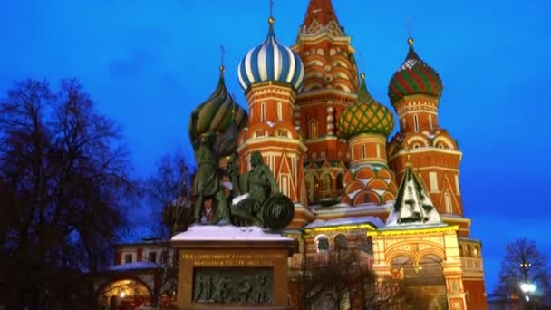 Increíble Catedral de San Basilio en la Plaza Roja, Moscú, símbolo del país — Vídeo de stock